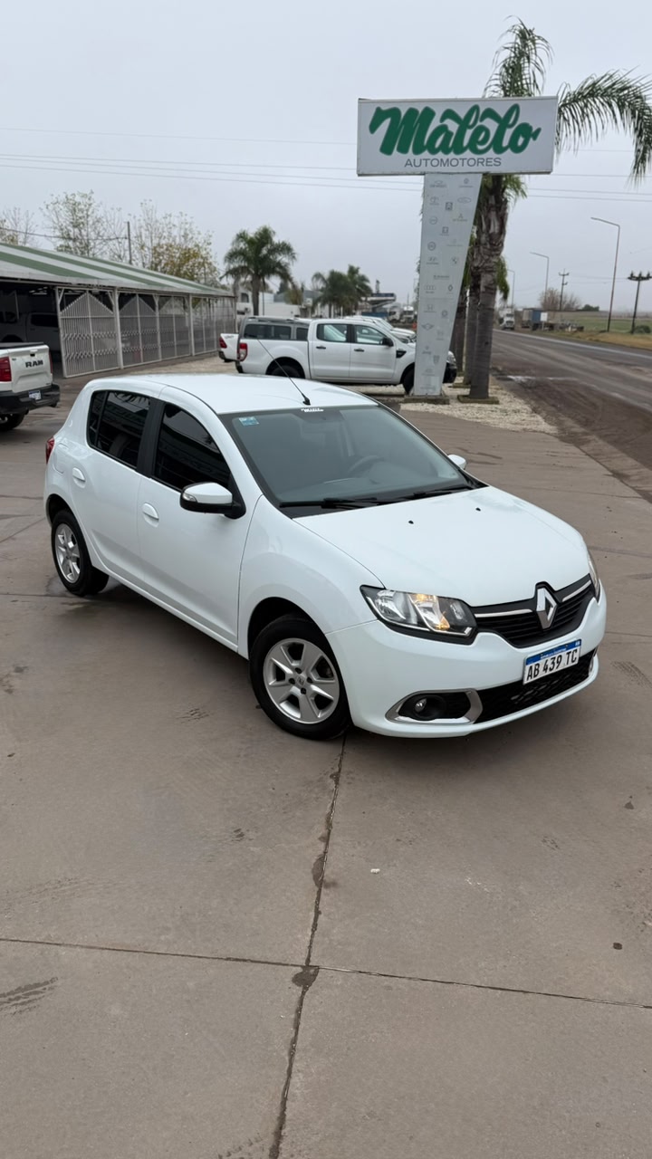 RENAULT - SANDERO PRIVILEGE  1.6  - MANUAL   - 2017